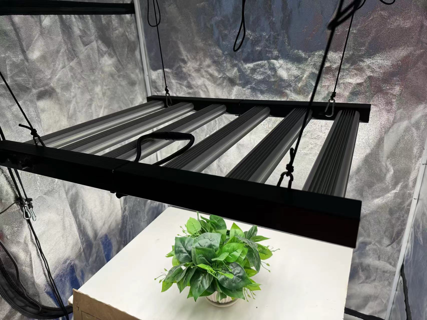 4x4 グロウテント コンプリートキット、屋内植物育成ランプ - Grow Tent 4X4 のレビューと価格
